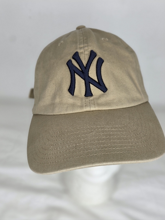 ‘47 Brand Other - 47th Brand New York Yankees Khaki Baseball Cap with Navy Logo